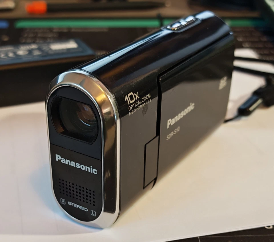Panasonic SDR-S10 Digital Handheld Camera Camcorder - Image 2 of 4