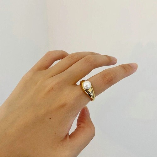 Natural Pearl Statement Ring with Bold Band - Imagen 5 de 10