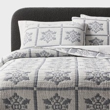 Full/Queen Holiday Matelasse Quilt Set Gray - Threshold