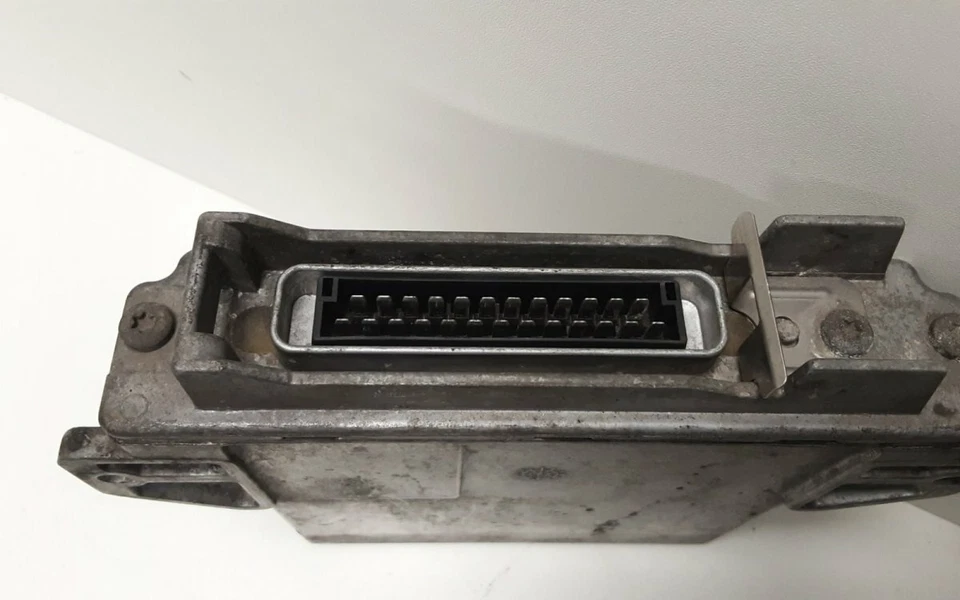 Renault Kangoo Express (FC0/1) 08.97 Unità di Controllo Motore 7700104956, - Immagine 2 di 4