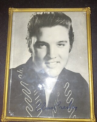 ELVIS PRESLEY vintage photo in a frame Copyright Special Projects, Inc.) No. 320