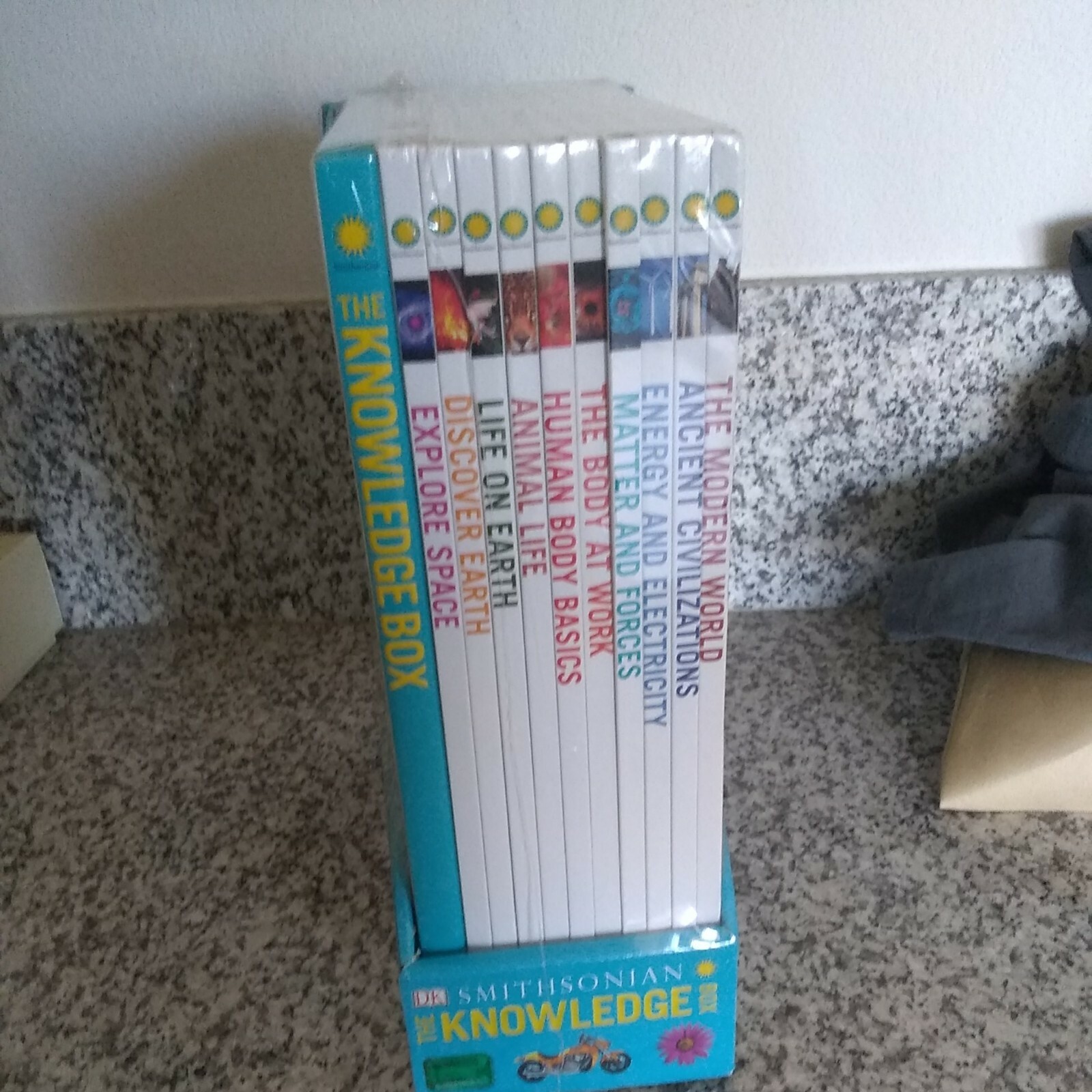 The Knowledge Box by DK Smithsonian - Set of 10 Books + Thumb Drive | eBay
