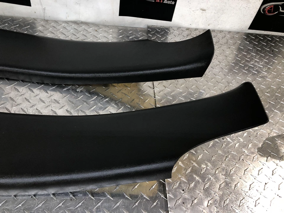 Chevrolet Avalanche B 2003-2006 juego de molduras de pilar OEM grafito diestro derecho original probado Foto 2 de 4