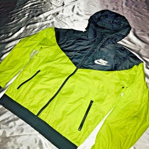 nike windrunner neon