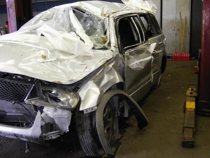 06-08 Limpiador de aire Suzuki Vitara 2,7 litros Foto 4 de 4