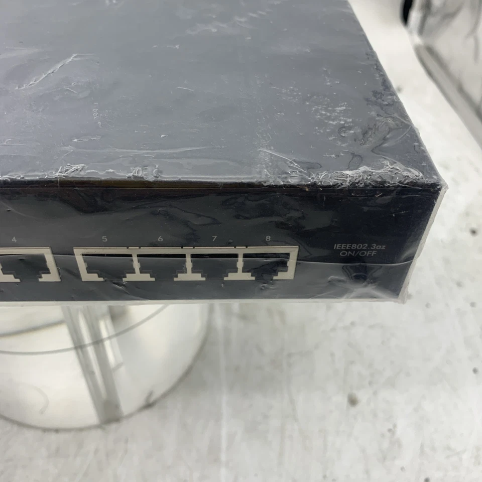 ZyXEL ES1100-8P 8-Port 10/100 Unmanaged PoE Switch no Brackets. Open Box. - Image 4 of 4