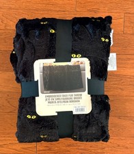 COSTCO HALLOWEEN EMBROIDERED FAUX FUR THROW BLANKETS 60x70/ CAT / NEW