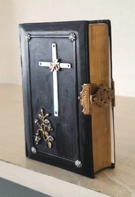 STUNNING ANTIQUE CLASPED BAKELITE & LEATHER AVE MARIA PRAYER BOOK, c1890 - Image 1 of 4