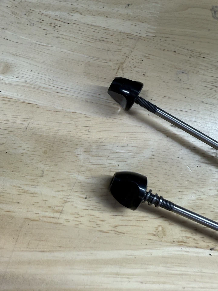 Juego de pinchos de liberación rápida Zipp Tangente - 100 mm/130 mm, acero inoxidable, negro Foto 4 de 4