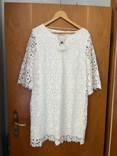 Weißes Sommerkleid von SuZa mit Spitze, Einh...