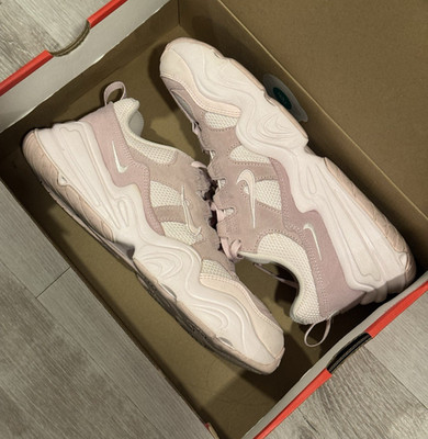 Nike Tech Hera Pink Foam Women 8.5 DR9761-600   Trendy Sneaker