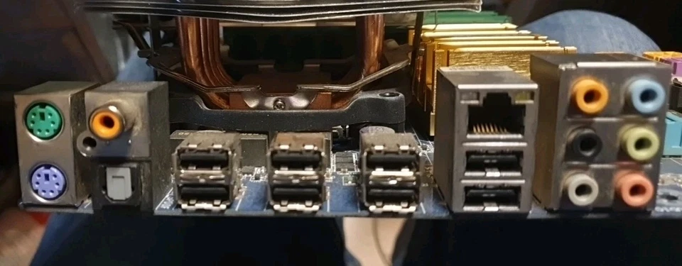 Gigabyte GA-EP35-DS3, Intel Xeon E5430 Quad Core 4 x 2,66GHz - 4GB RAM - Bundle - Bild 3 von 4