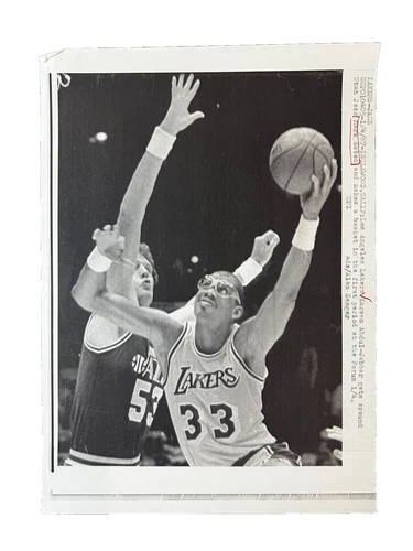 Kareem Abdul-Jabbar 1987 Vintage Sports Memorabilia