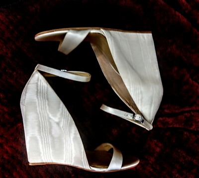 Vince Camuto Lessli imagine shoes/heels Size Ivory Satin Luxury 4
