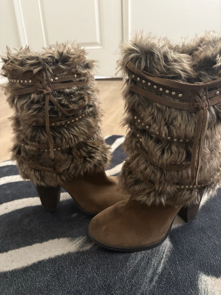 Vtg Y2K Leather And Fur Heeled Boots With Studs Women’s Size 7 - Image 3 of 4