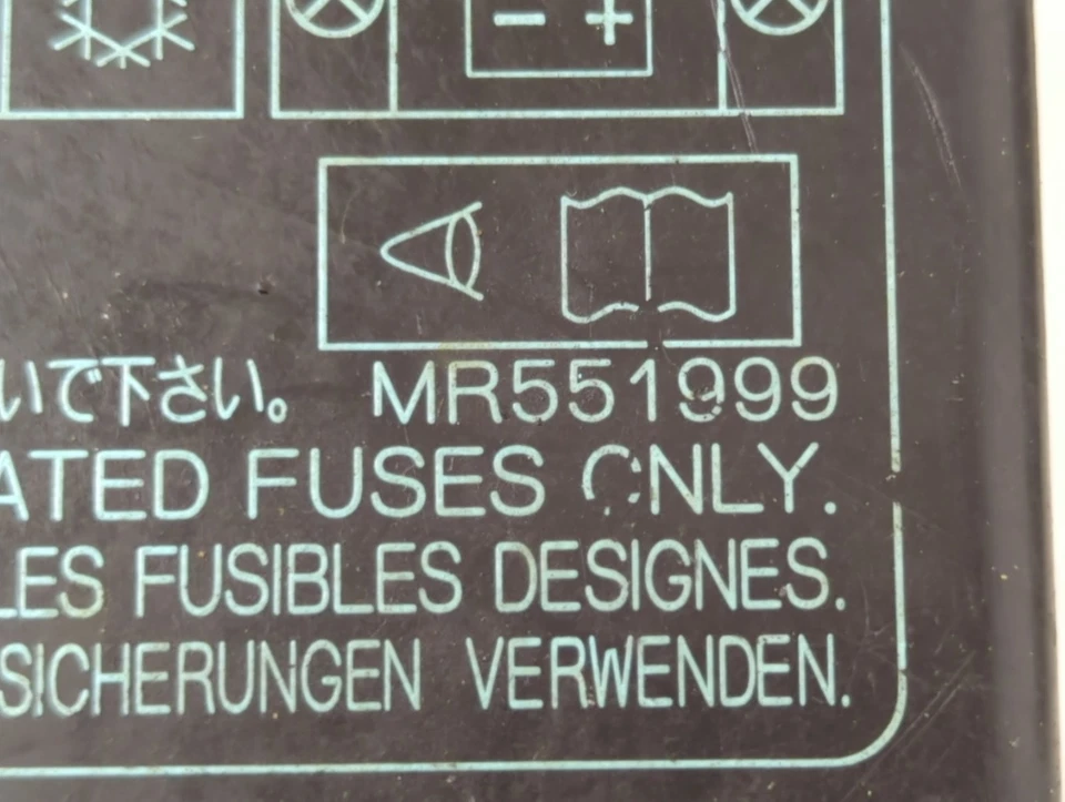 Módulo de relé de caja de fusibles Mitsubishi Mirage 2001 Mr551999 C75I7 Foto 4 de 4