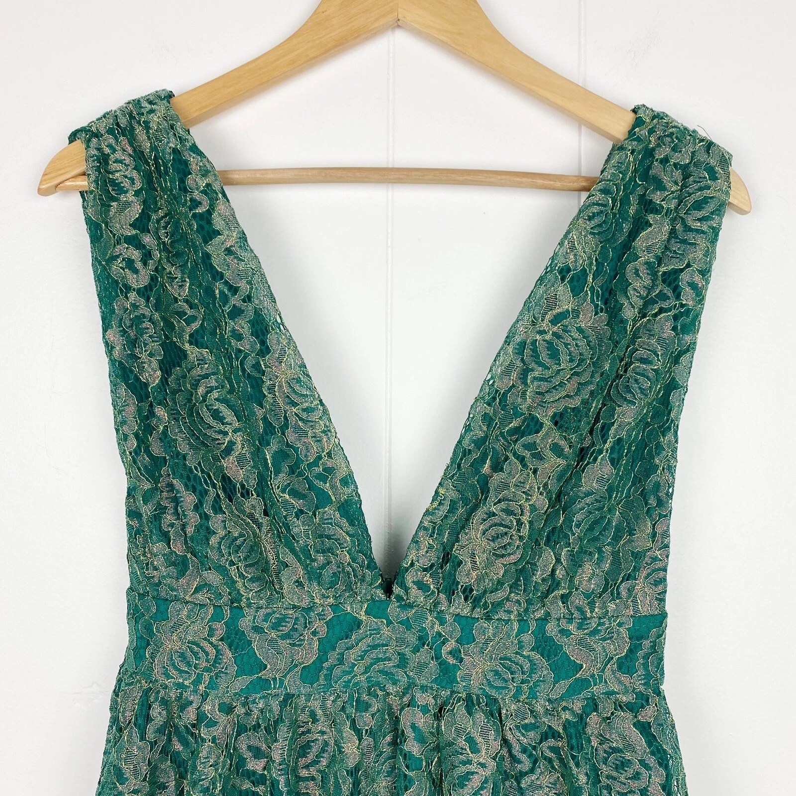 UNDERCOVER Abito Lulus Tawny verde pizzo metallizzato skater aderente svasato profondo scollo a V schiena cocktail