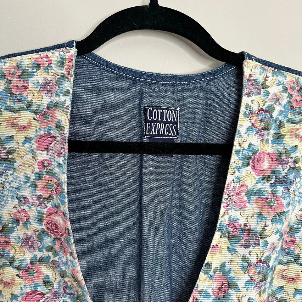 Colete Cotton Express vintage estampa floral 3 botões com amarração nas costas - Imagem 4 de 4