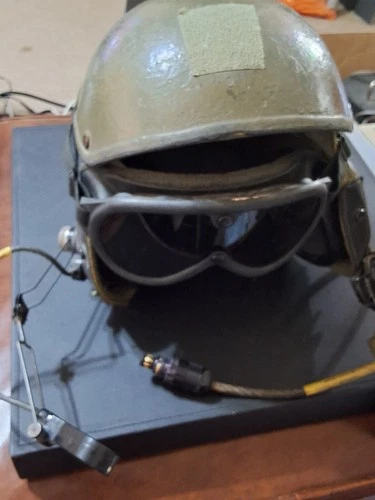 VIETNAM ORIGINAL U.S. INNER & OUTER MILITARY HELMET VINTAGE