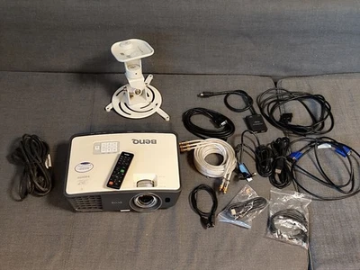 BenQ W770ST DLP Projektor HDMI Beamer Heimkino +Halterung +Fernbedienung +Kabel - Bild 1 von 4