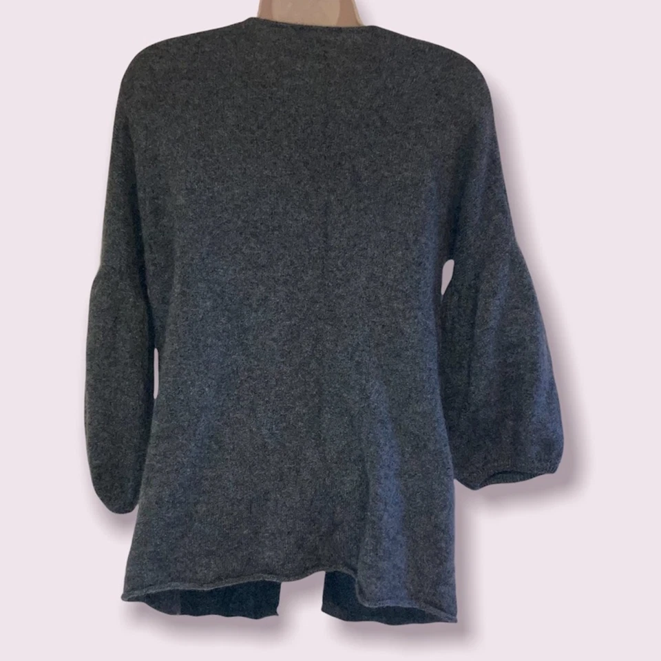 Cárdigan con corbata de cachemir gris terciopelo de Graham & Spencer con solapas brillantes - pequeño Foto 4 de 4