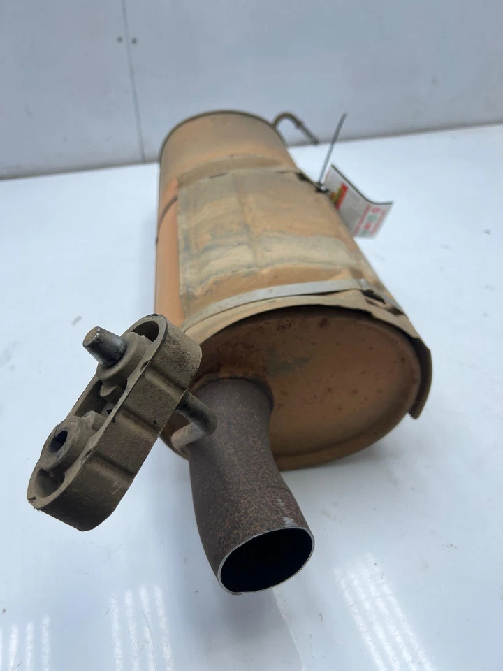 Оригинальный короткий глушитель для выхлопной системы 04–07 Chevy Silverado 1500 4,3 л с стандартной кабиной 25862736 - Изображение 2 из 4