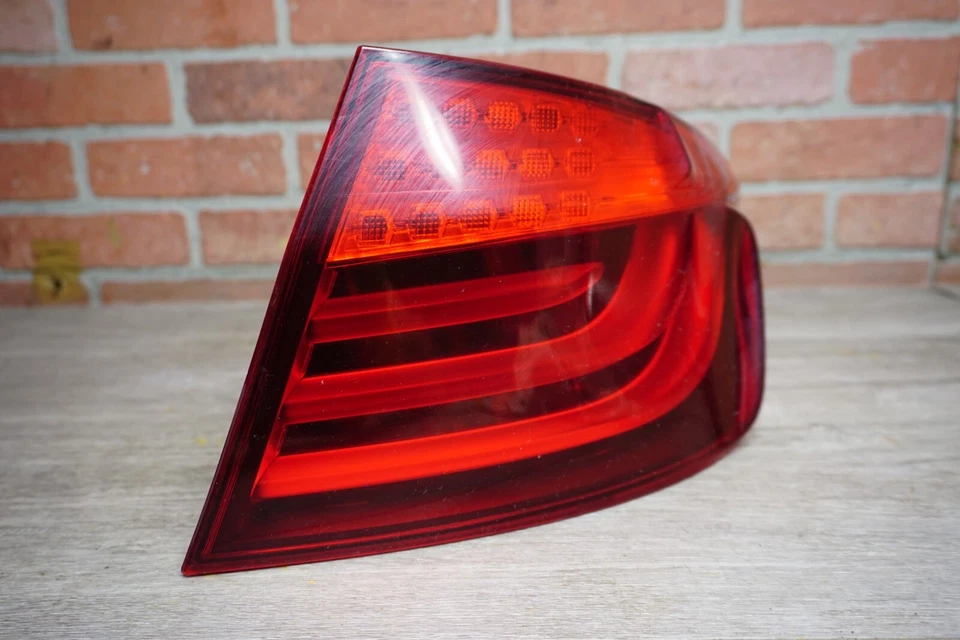 BMW 528I F10 2012-2013 sedán luz trasera exterior luz de freno freno OEM Foto 2 de 4