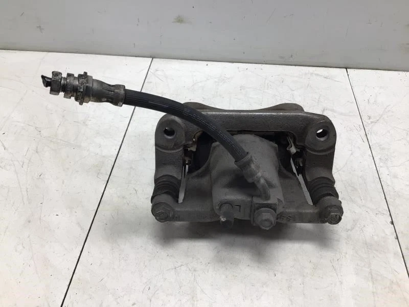 Pinza de freno trasera izquierda Chevrolet Colorado 2019 de fábrica Foto 2 de 4