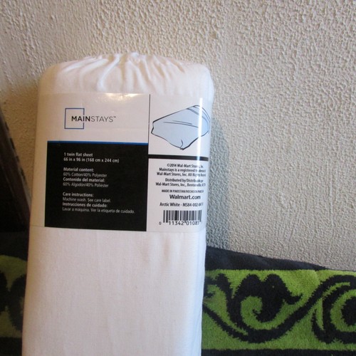 New Mainstays White, Twin Bedsheet. 66" x 96" - Picture 2 of 2