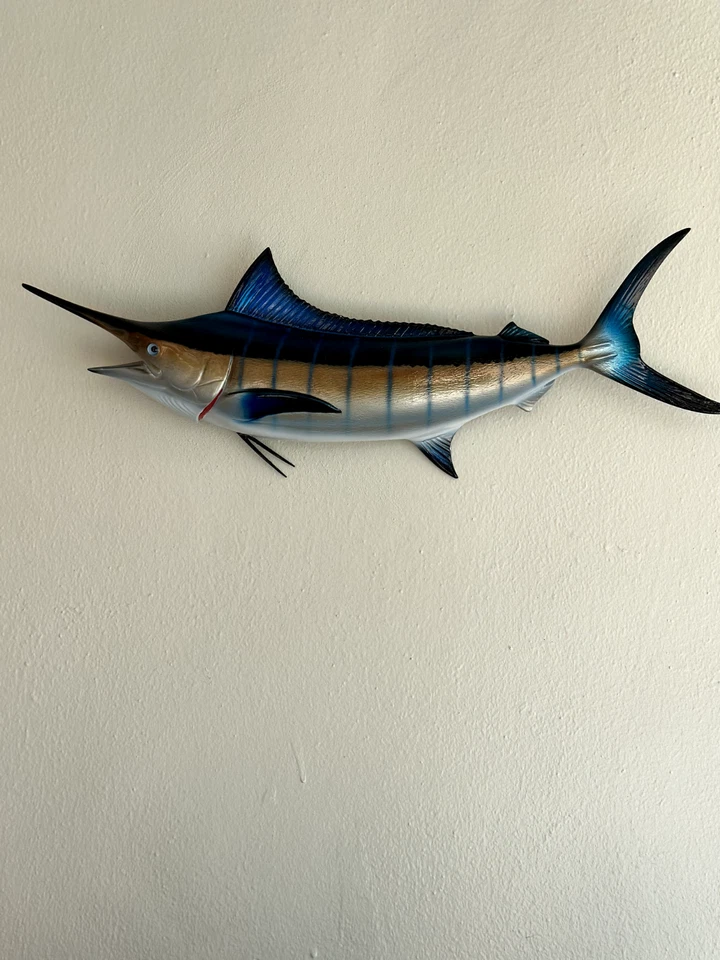 Miniatura Blue Marlin - Escultura de pez de resina pintada a mano - Decoración náutica Foto 3 de 3