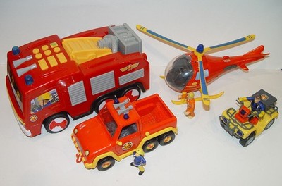 Simba Feuerwehrmann Sam Super Tech gr. Feuerwehrwagen m. Sound + Antrieb / u.a.