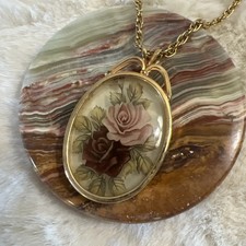 Vintage Victorian Cameo-Style Rose Floral Pendant Necklace Gold Tone 23 Chain