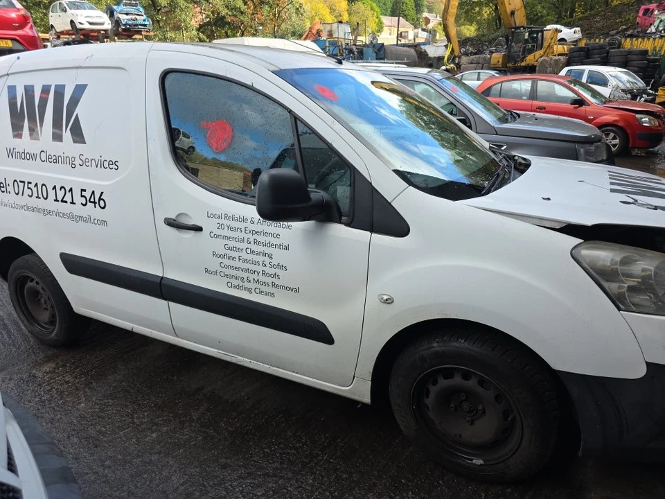 Cuadro de instrumentos Peugeot Partner Mk2 Hdi S 2008-2018  Foto 2 de 4