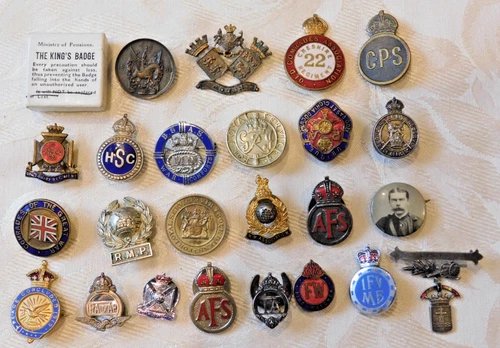 GOOD SELECTION 25x WW1 WW2 OLD COMRADES AFS REGIMENT ETC MILITARY ENAMEL BADGES