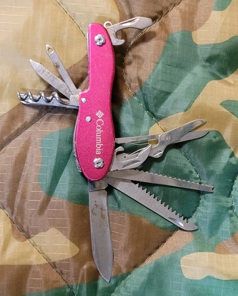 Multiherramienta Columbia roja para caza pesca y camping Foto 2 de 4