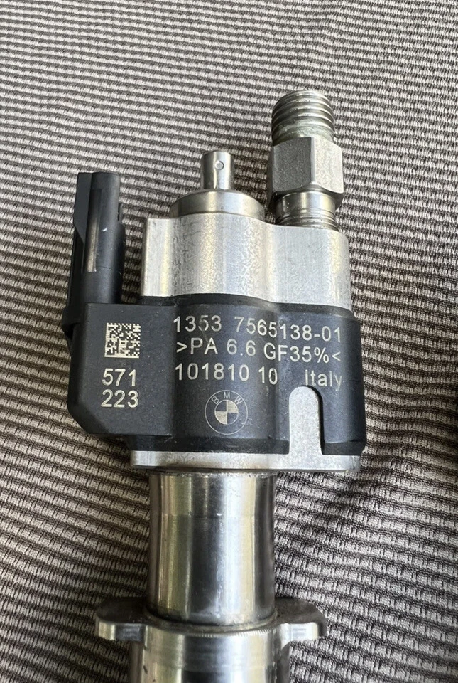 BMW 335I 535 550 750 X5 X6 FUEL INJECTOR (1353-7565138-01) OEM Foto 2 de 3