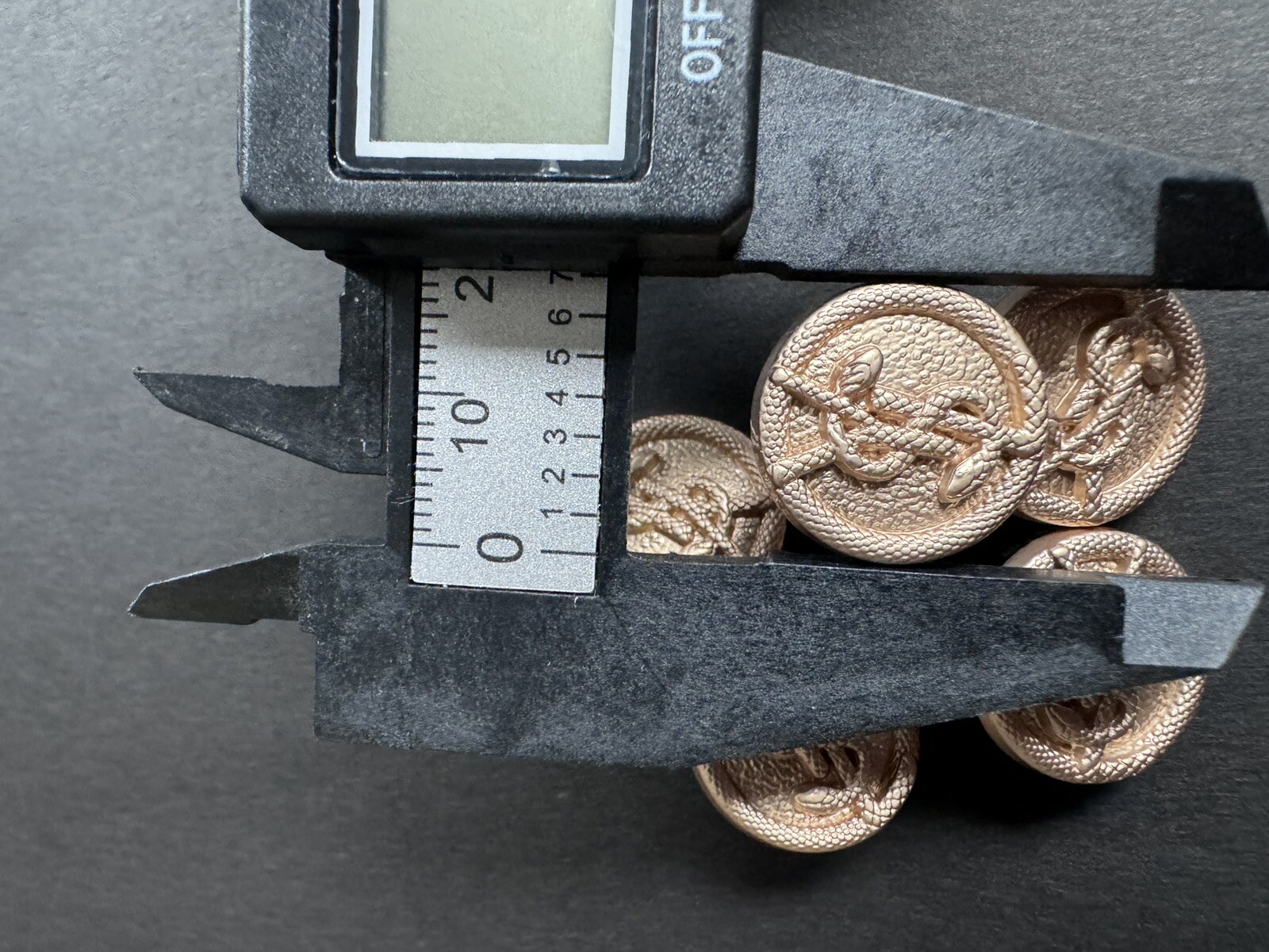 5 pulsanti con logo YSL Yves Saint Laurent tonalità oro originali