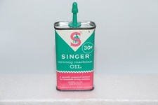 Vintage Singer Sewing Machine Tin Oil Can 4oz Handy Oiler .30c Made in USA