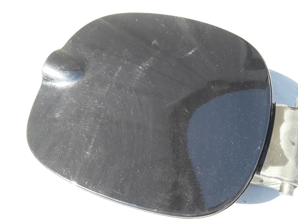 2014-2017 FIAT 500L EASY 1.4L GASOLINE FUEL FILLER DOOR LID W/ RETAINER OEM - Image 2 of 4