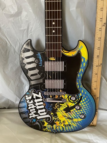 (3) VINTAGE 2009 PAPER JAMZ GUITARS-ALL WORK BATTERIES NOT INCLUDED - Picture 17 of 22