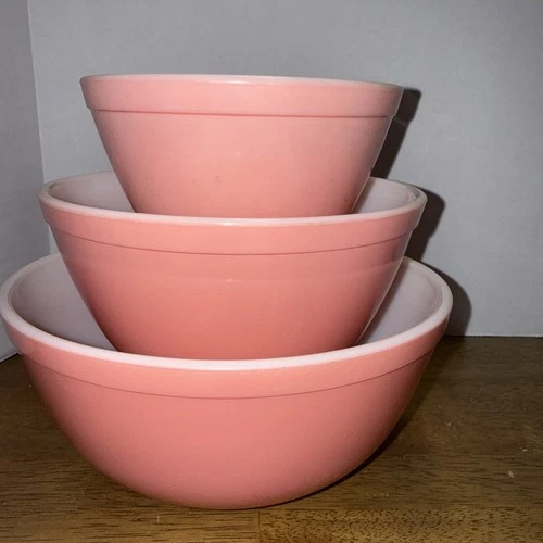 Vintage Solid Pink Pyrex 1950’s Set Of 3 Pyrex Nesting Mixing Bowls #401,402,403