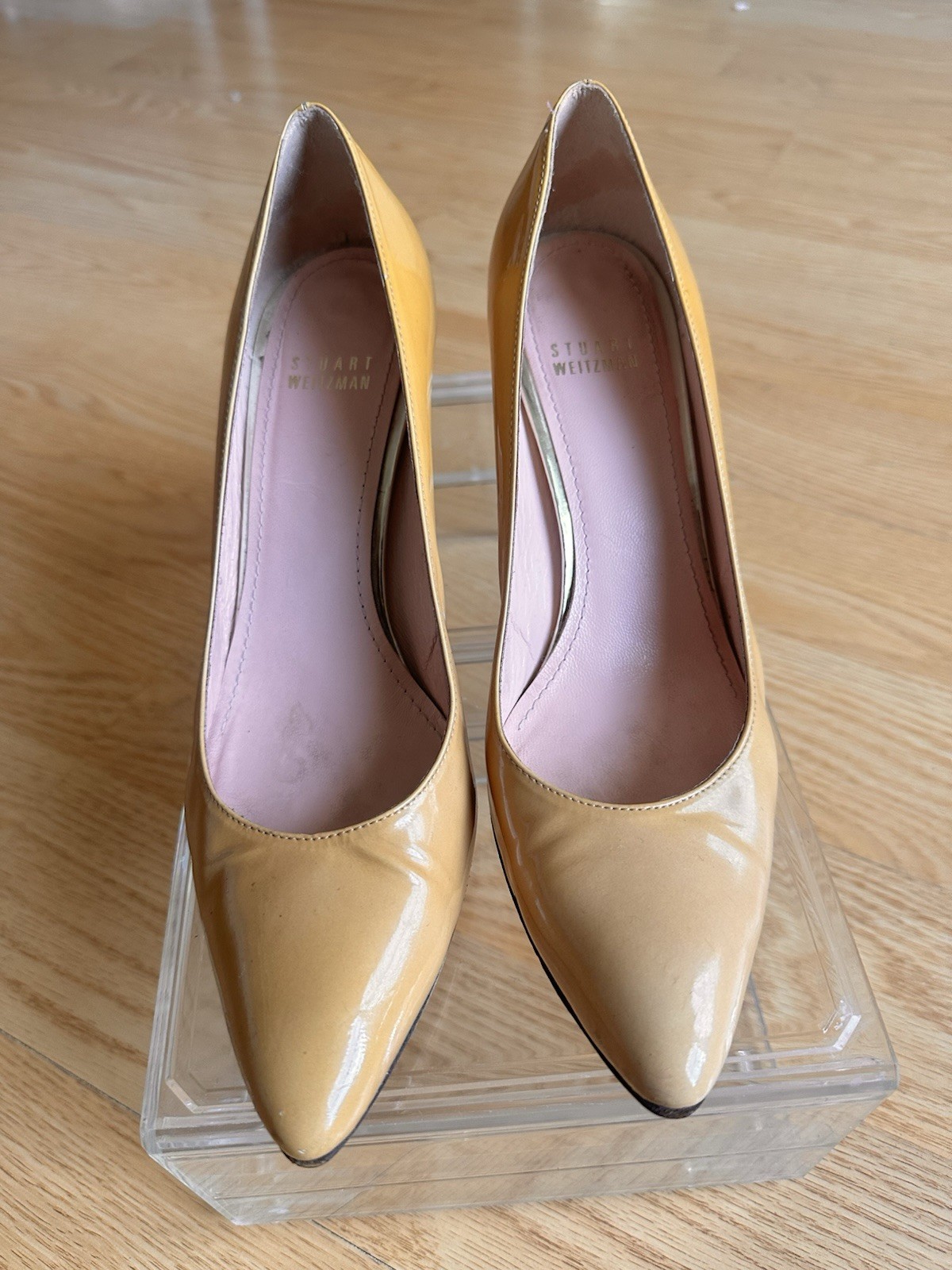 Size 8Stuart Weitzman Beige Patent Leather Pointed Toe Stiletto Pumps Slip