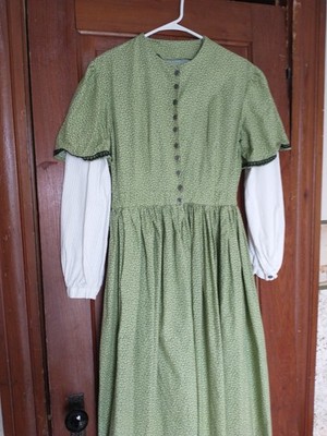green emerald velvet dress Amazon.com: Willyacos Colonial Village Woman Costume Victorian 1860s Civil  War Southern Belle Ball Gown Dress Dickens Costume (Green, XS) : Clothing,  Shoes & Jewelry