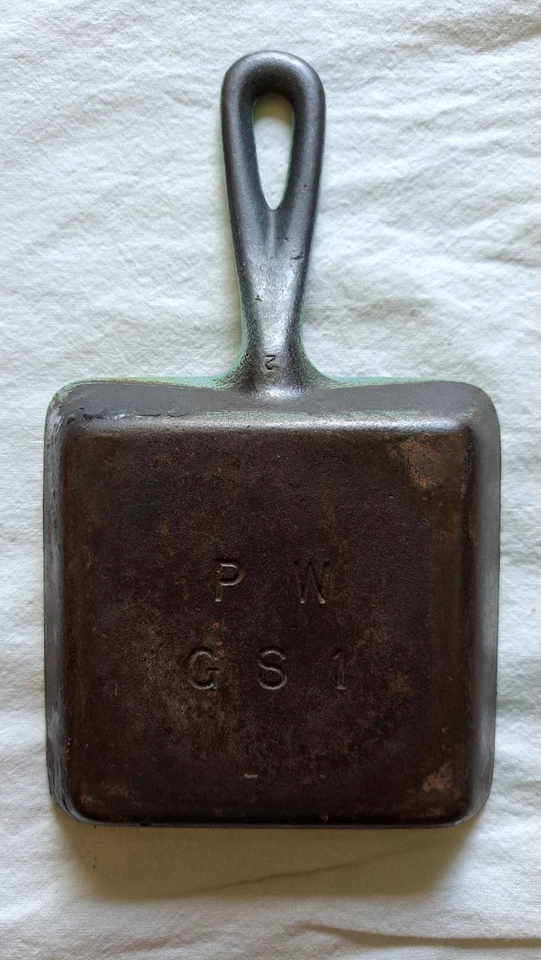 Vintage Prizer Ware GS1 Cast Iron Enamel Square Egg Skillet Teal  4 1/2" Pan  - Image 3 of 4