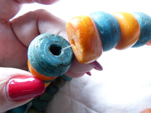 African Moroccan Berber Necklace with antique amber and blue Hebron glass beads - Picture 7 of 7
