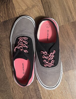 AIRWALK Size 2 skater shoes. Low tops. Checkered laces. Pink, black, grey
