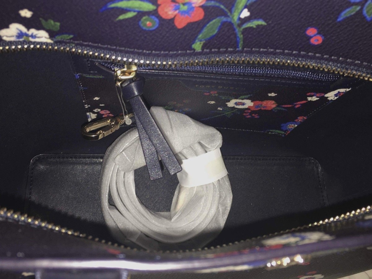 未使用TORY BURCHレザーラウンドジップ長財布　PANSY BOUQUET 未使用 TORY BURCHトリーバーチ レザーラウンドジップ長財布