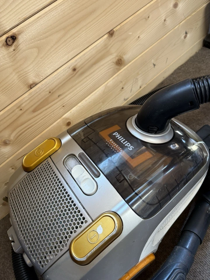 Philips FC8146 EasyLife Compact Bagless Vacuum Cleaner Parquet 1400W - Image 4 of 4