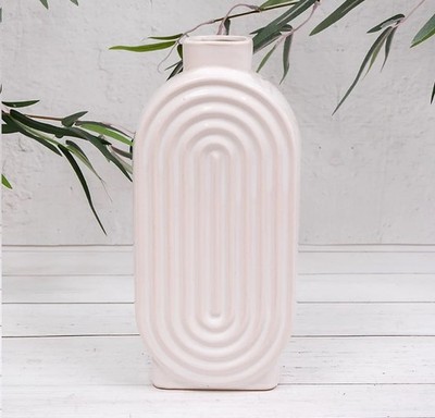 Weiße gerippte ovale Vase glasierte Keramik Blumenknospe Stiel modern neutral Vitrinentopf