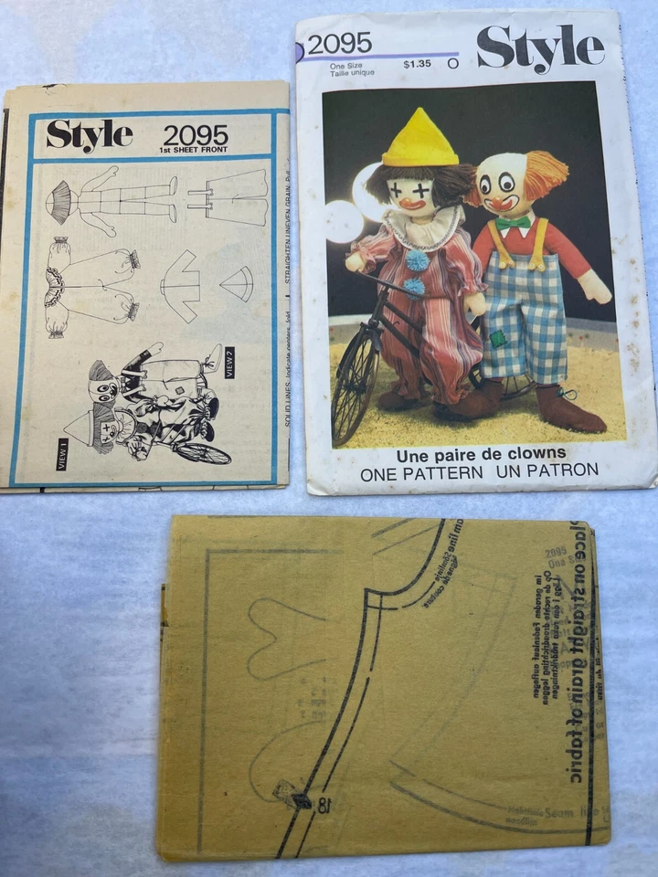 Simplicity Style #2095 Pair of Clowns One Size FF/UC 17 Pcs 1977 19" Tall - Image 2 of 3